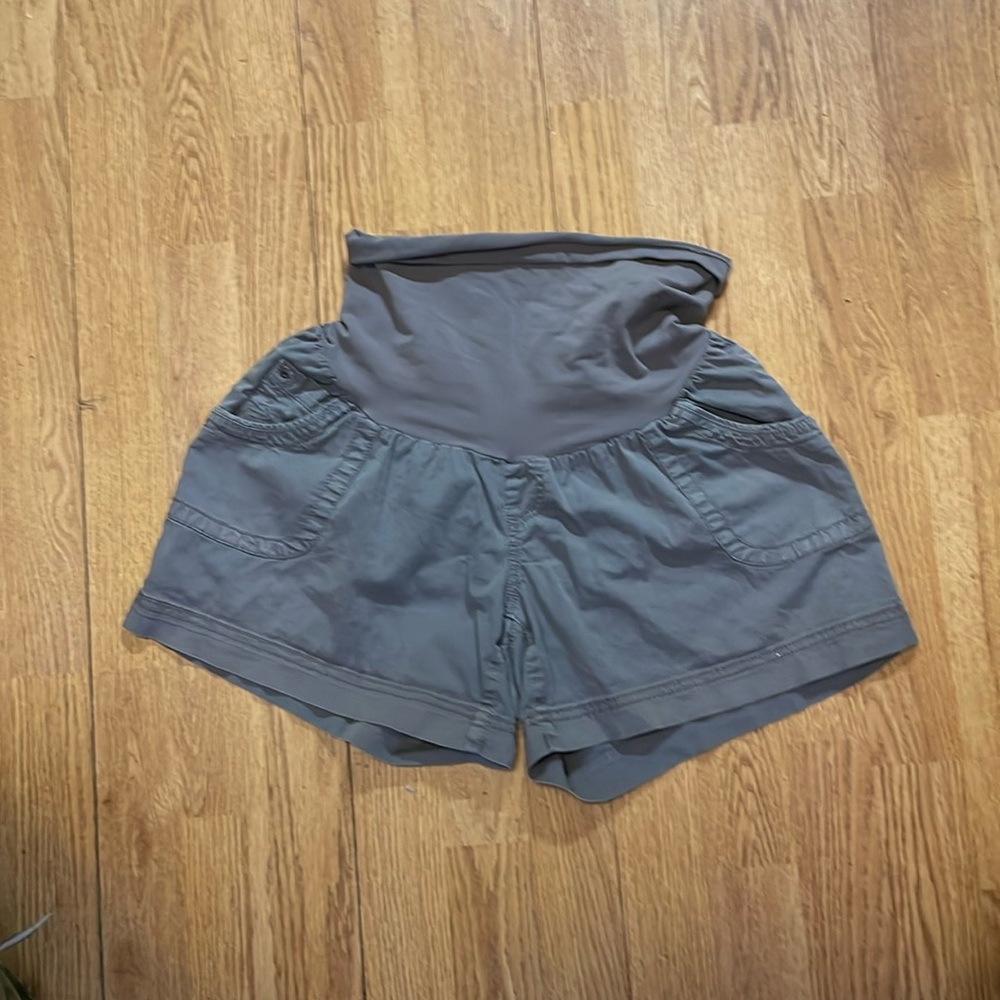 Motherhood Maternity Shorts Size Large.